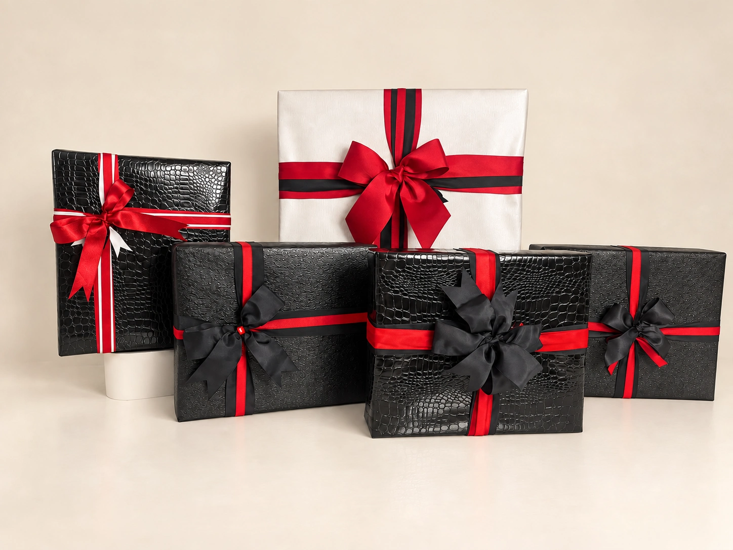 Red & black — gift wrapping and presentation by Fafa