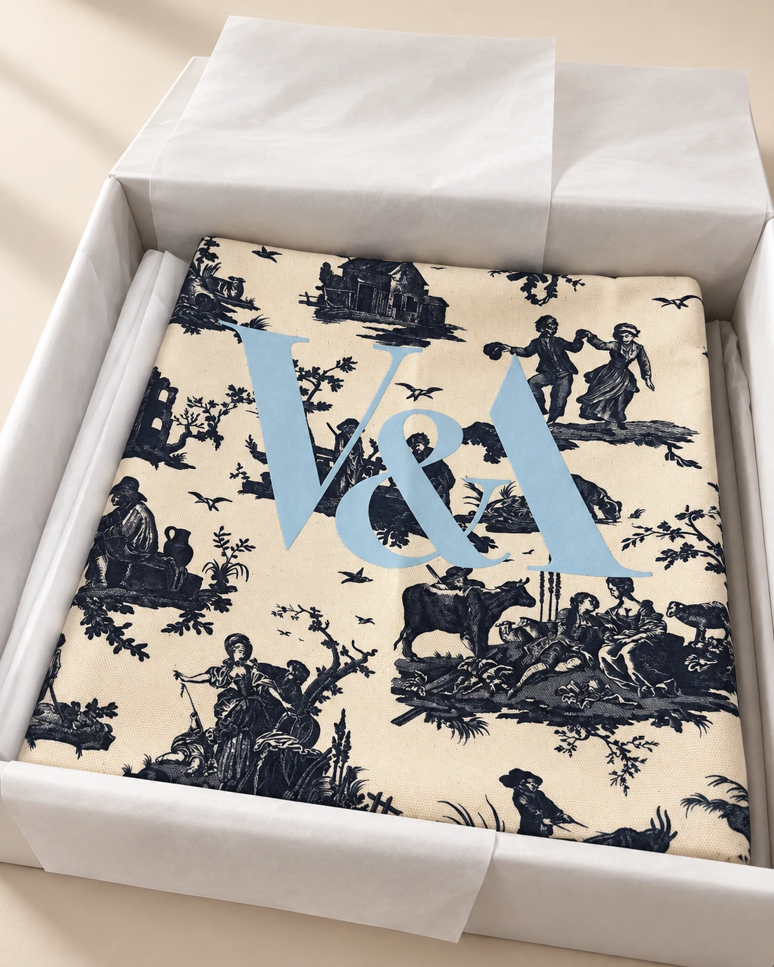 The unboxing detail — gift wrapping and presentation by Fafa
